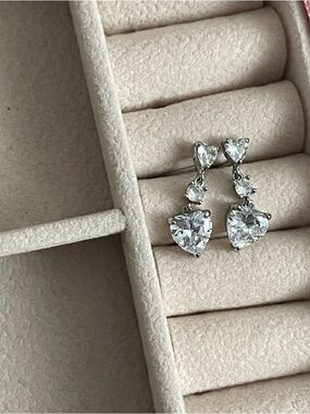 sterling silver heart dangle earrings🩷